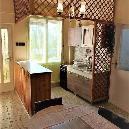 Kovacs Vendeghaz Apartment