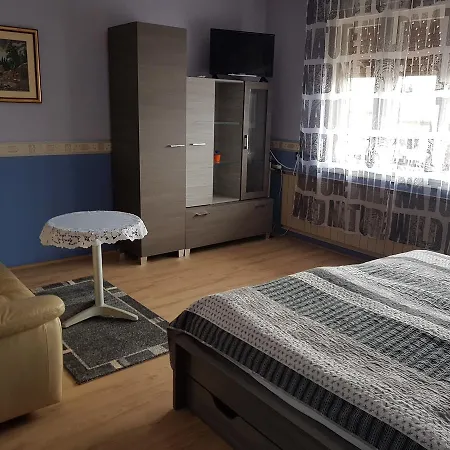 Kovacs Vendeghaz * Mátraderecske
