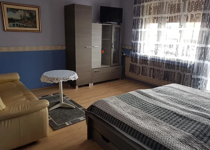 Kovacs Vendeghaz * Mátraderecske